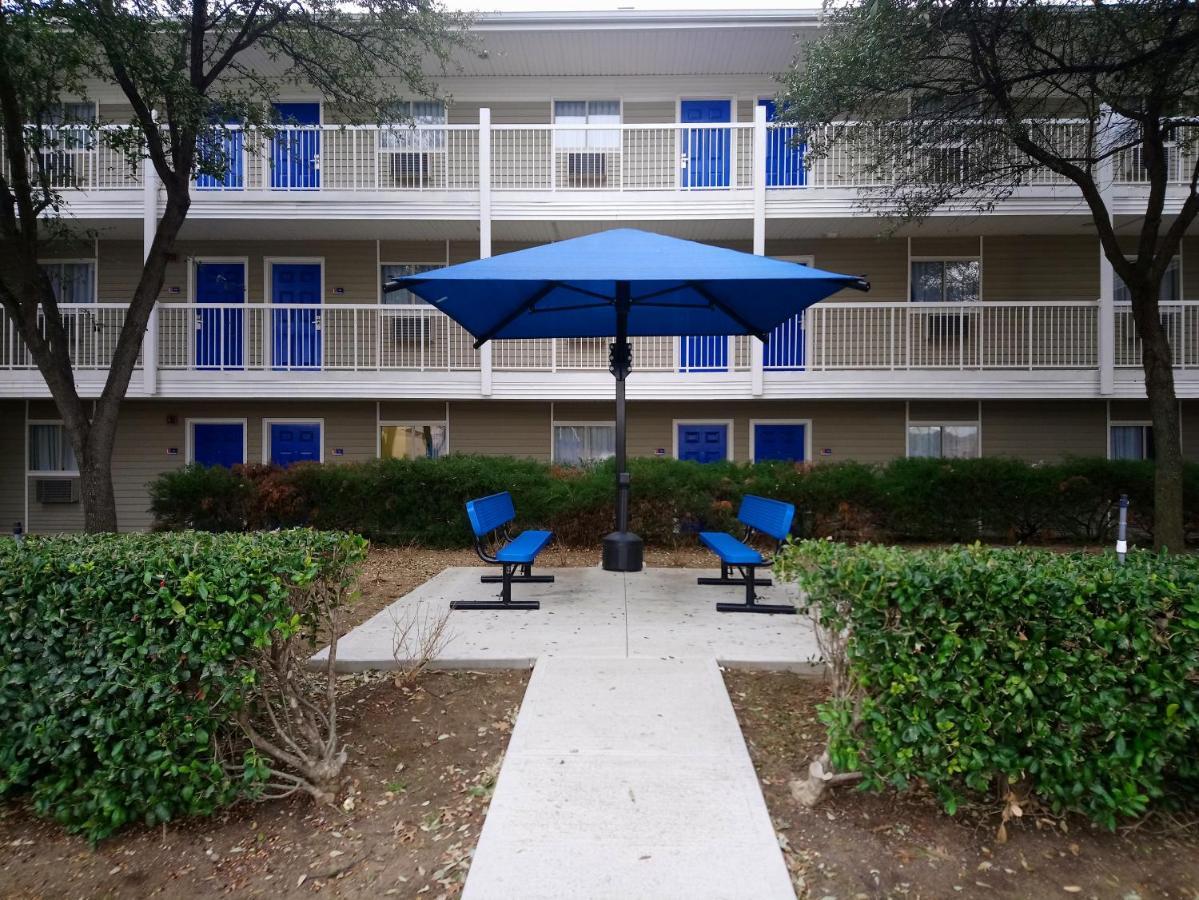 Intown Suites Extended Stay Carrollton Tx - Westgrove Drive Buitenkant foto